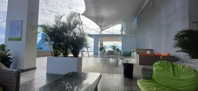 Imagen que muestra el panorama de la ciudad al atardecer con el edificio Gouppers