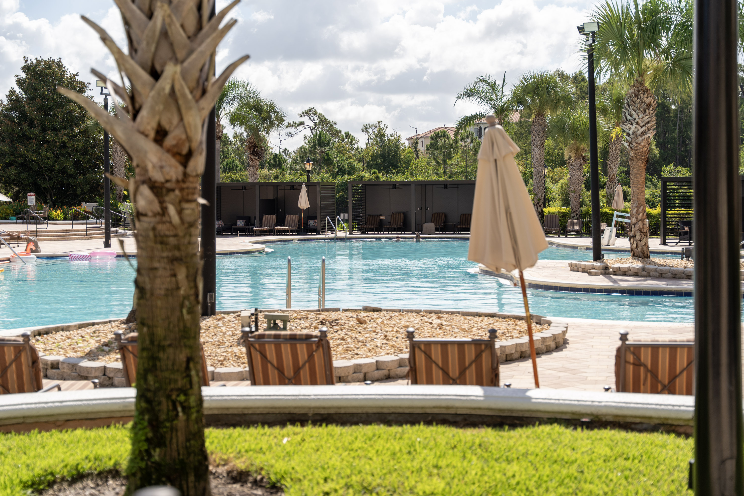 Imagen que muestra una piscina relajante.